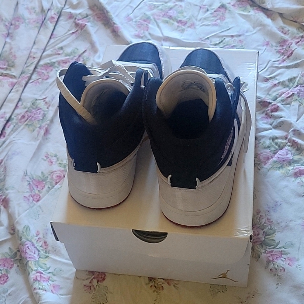 Jordan 1 Mid - Picture 4 of 5